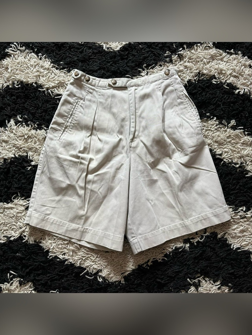 GAP Vintage 90’s Cream Khaki High Waisted Shorts Women’s 6